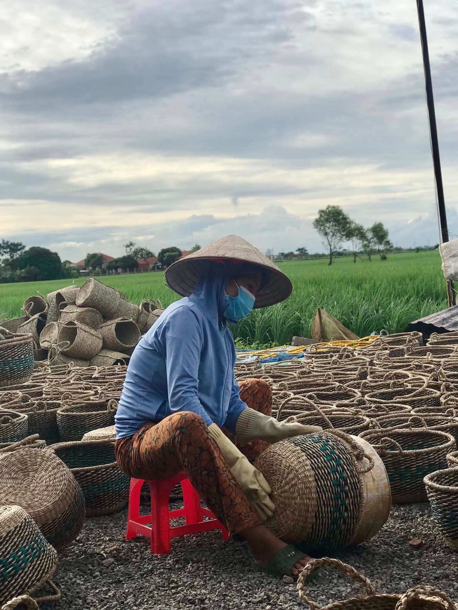 Artisan in Ninh Binh fields