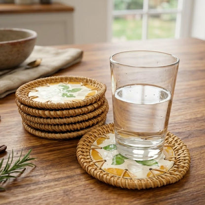 Le Perle – Ensemble de 6 dessous de verre en rotin avec incrustation de nacre et support en rotin