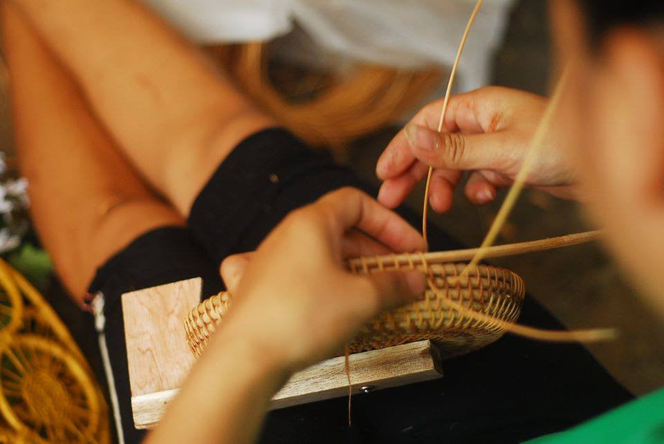 Hands weaving details